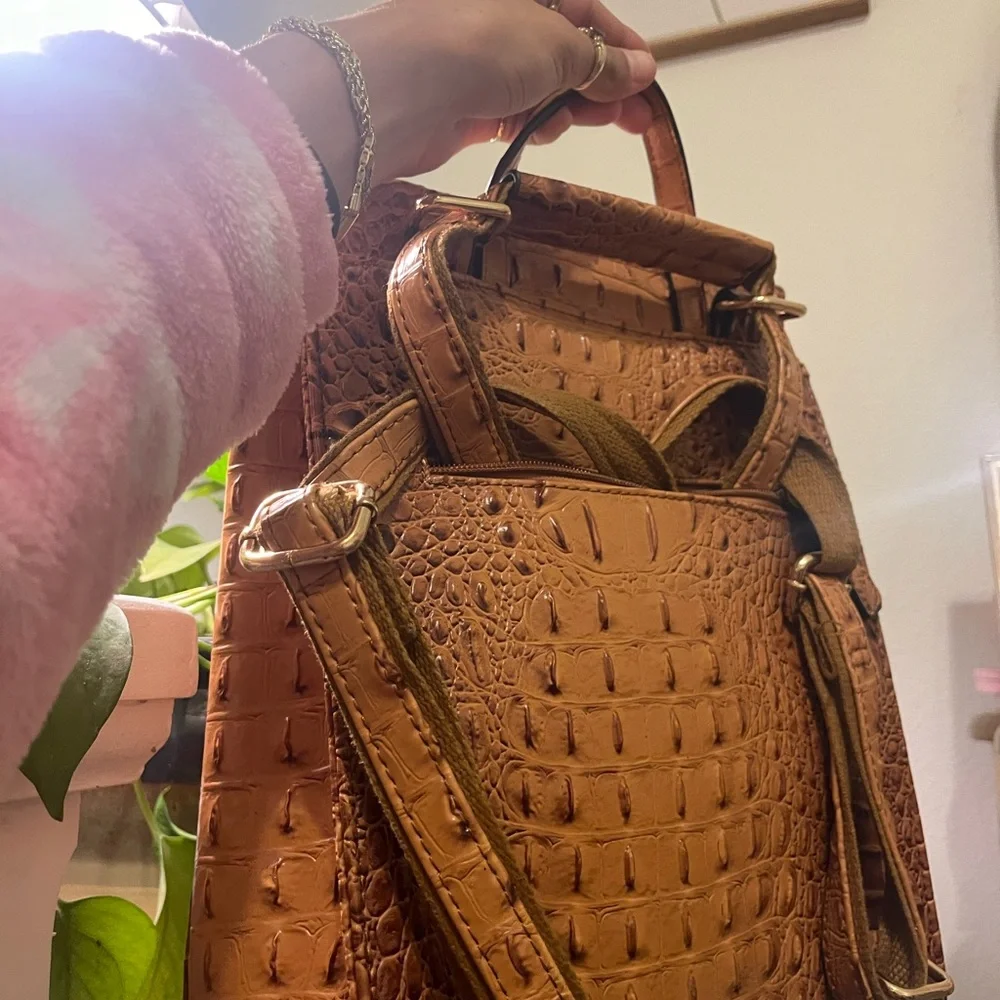 Backpack - Picture 6 of 8